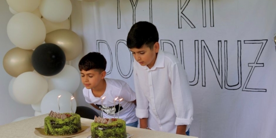 İzmir Doğal Yaşam Parkı'nda Winner'a Doğum Günü Kutlaması