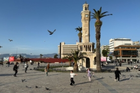 İzmir'de 16 yaşındaki çocuk silahla oynarken hayatını kaybetti