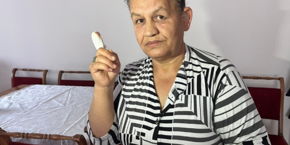 İZMİR'DE PİTBULL SALDIRISI: 5 ÇOCUK ANNESİ KADININ PARMAĞI KOPTU SALDIRIYI YAŞAYAN KADIN O ANLARI ANLATTI: "SOKAĞA ÇIKAMIYORUM"