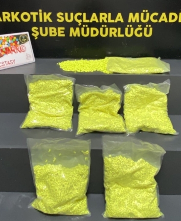 İzmir'de uyuşturucu operasyonunda 31 bin 320 hap ele geçirildi