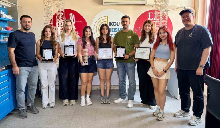 İzmirli mühendislik öğrencileri depreme dayanıklı yapı projesiyle dünya birincisi oldu