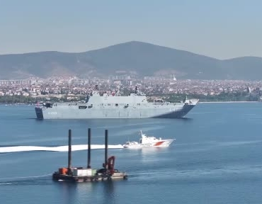 İzmit Körfezi'nde Türk Donanması'nın Selamlama Geçişi