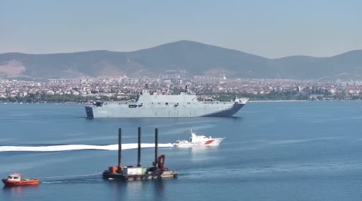 İzmit Körfezi'nde Türk Donanması'nın Selamlama Geçişi