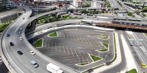 Kadıköy Rıhtım'daki otobüs peronları kaldırılıyor