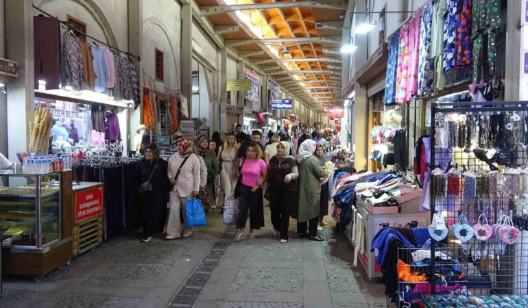 Kahramanmaraş'ta esnaf yaz sezonunda yüzleri güldürüyor