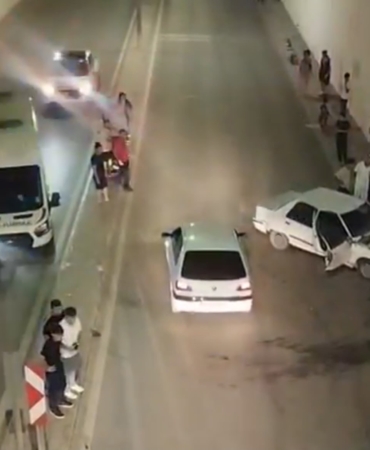 Kahramanmaraş'ta iki otomobil çarpıştı, 4 kişi yaralandı