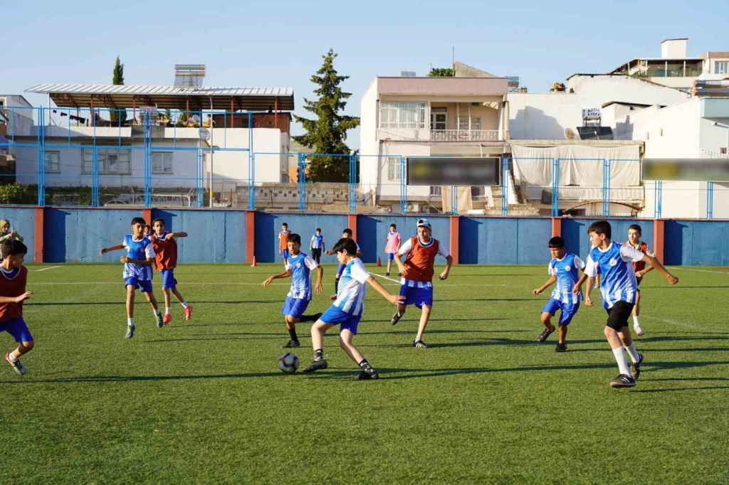 Kahta Belediyesi yaz spor okulları ile çocuklara spor fırsatı sunuyor