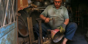 Kalaycılık mesleğini 50 yıldır sürdüren Ramazan Kalaycı