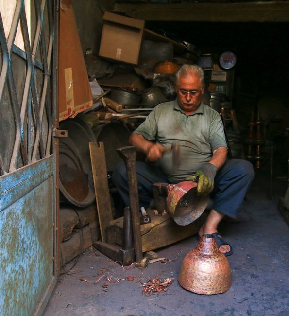 Kalaycılık mesleğini 50 yıldır sürdüren Ramazan Kalaycı