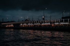 Kanal İstanbul'un Sazlıdere Köprüsü Gece Görseliyle Dikkat Çekiyor