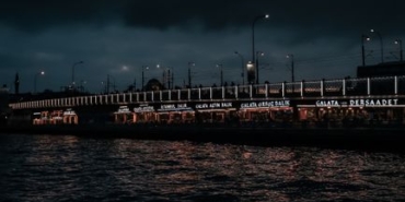 Kanal İstanbul'un Sazlıdere Köprüsü Gece Görseliyle Dikkat Çekiyor