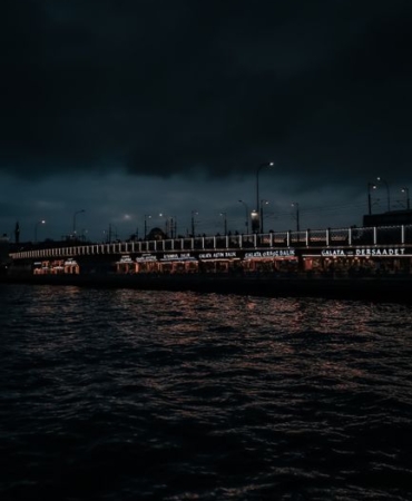 Kanal İstanbul'un Sazlıdere Köprüsü Gece Görseliyle Dikkat Çekiyor