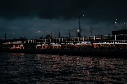 Kanal İstanbul'un Sazlıdere Köprüsü Gece Görseliyle Dikkat Çekiyor