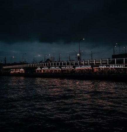 Kanal İstanbul'un Sazlıdere Köprüsü Gece Görseliyle Dikkat Çekiyor