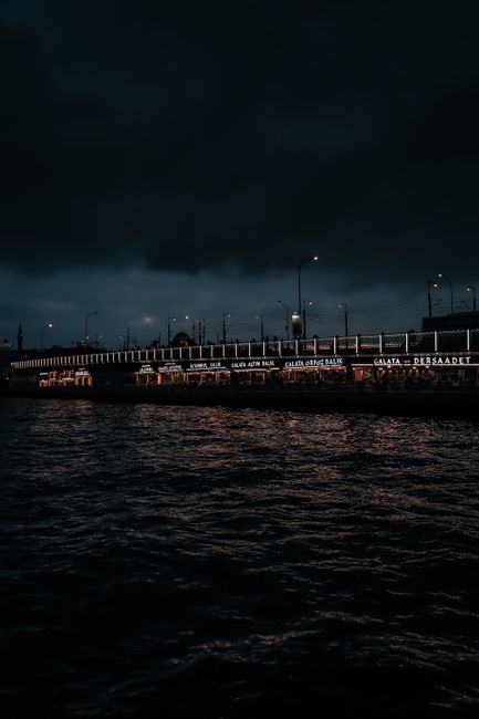 Kanal İstanbul'un Sazlıdere Köprüsü Gece Görseliyle Dikkat Çekiyor