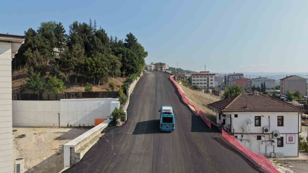 Karabük'te 3 Mahallenin Ulaşımını Sağlayan Yol Yeniden Açıldı