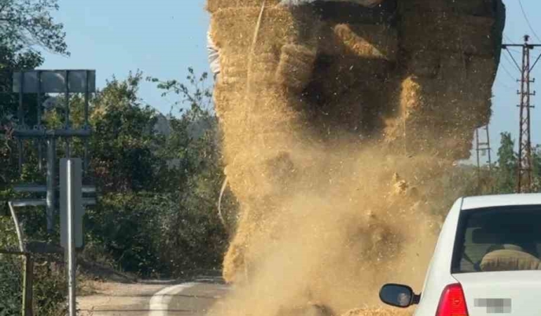 Karabük'te Yükleme Hatası Trafiği Tehlikeye Attı