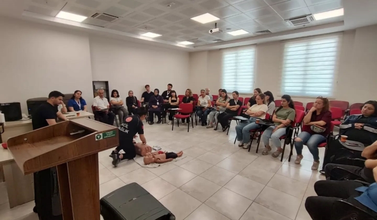 Karacasu Devlet Hastanesi'nde CPR Eğitimi Gerçekleştirildi