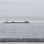 Karadeniz'de saldırıya uğrayan kargo gemisi Zonguldak'a demirledi