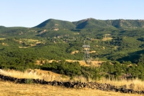 Karakoçan'da yol ve altyapı çalışmaları devam ediyor