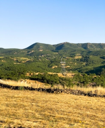 Karakoçan'da yol ve altyapı çalışmaları devam ediyor