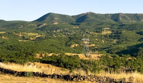 Karakoçan'da yol ve altyapı çalışmaları devam ediyor