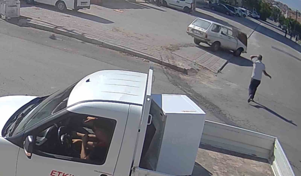 Karaman'da otomobil ve kamyonet çarpıştı: 4 yaralı