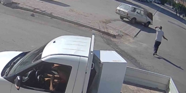 Karaman'da otomobil ve kamyonet çarpıştı: 4 yaralı