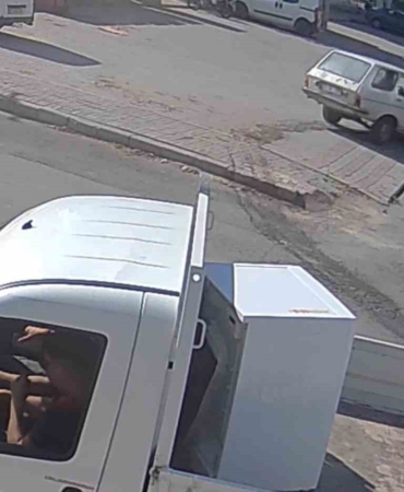 Karaman'da otomobil ve kamyonet çarpıştı: 4 yaralı
