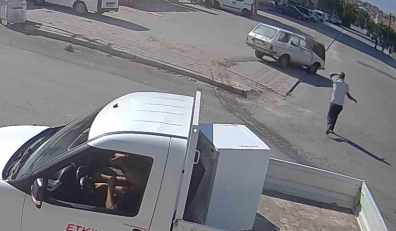 Karaman'da otomobil ve kamyonet çarpıştı: 4 yaralı