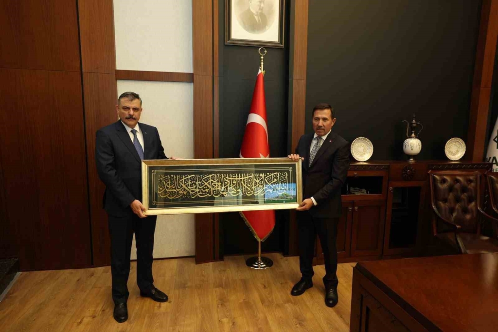 Karatay Belediyesi'nde İçişleri Bakanı Çiftçi'ye Sunum Yapıldı