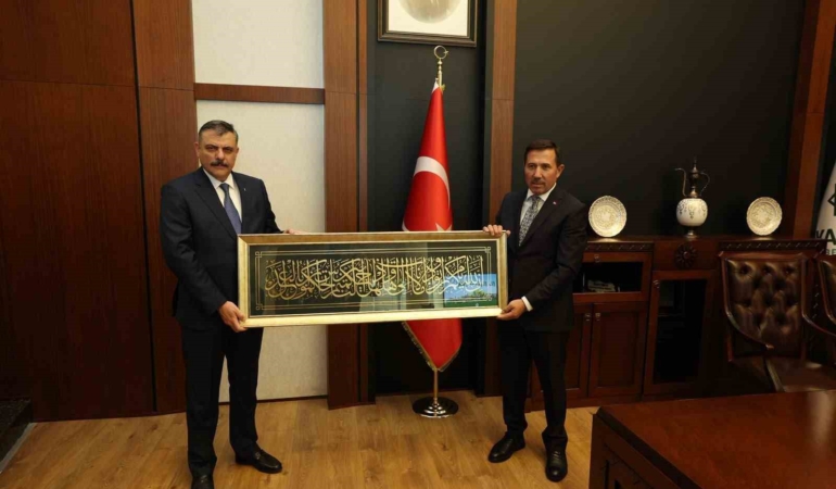 Karatay Belediyesi'nde İçişleri Bakanı Çiftçi'ye Sunum Yapıldı
