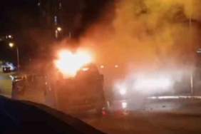 Kartal'da minibüs yangını paniğe neden oldu