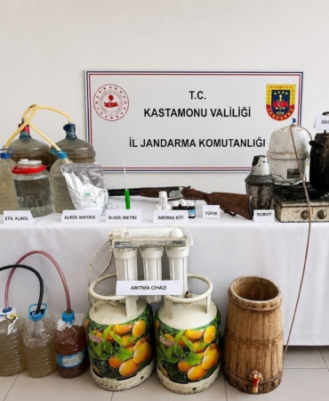 Kastamonu'da kaçak içki operasyonunda malzeme ele geçirildi