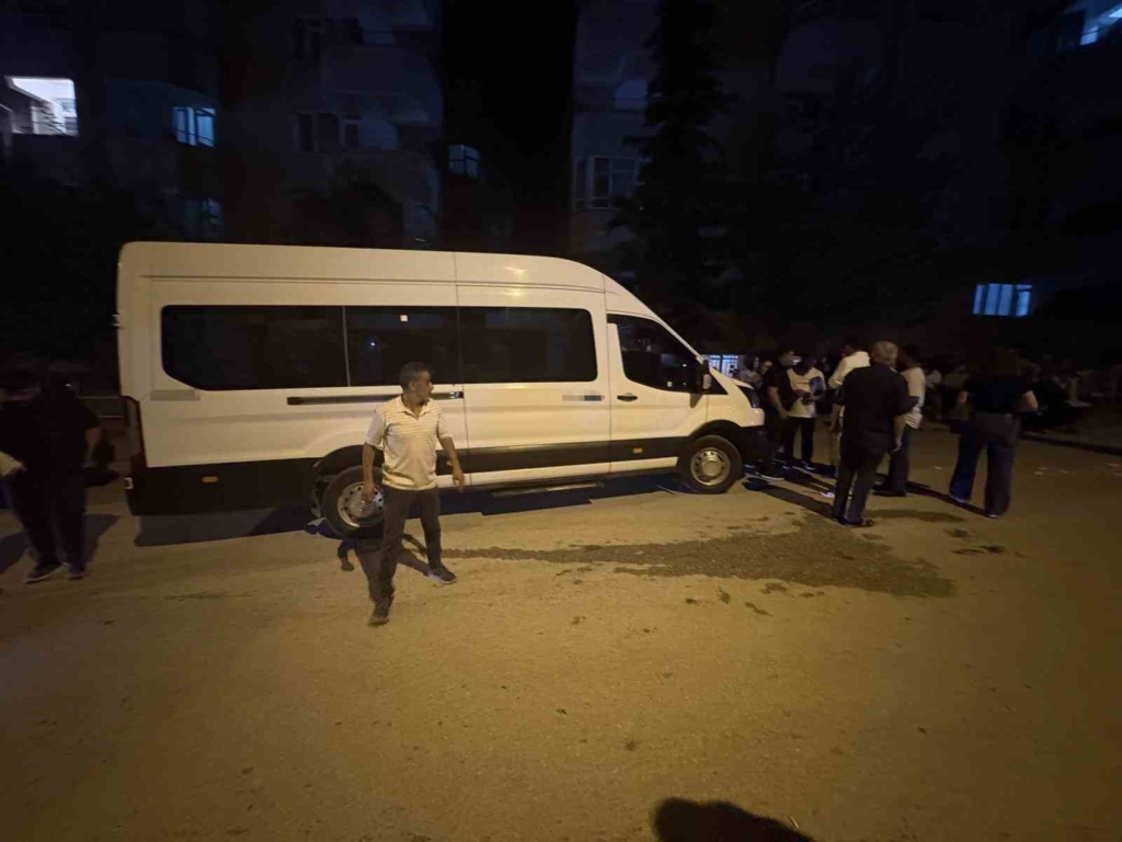 Kastamonu'da minibüsün altında kalan çocuk hastaneye kaldırıldı