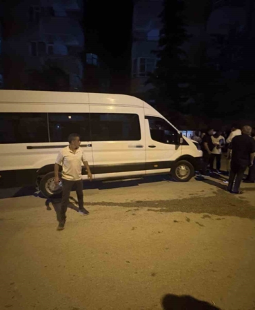 Kastamonu'da minibüsün altında kalan çocuk hastaneye kaldırıldı