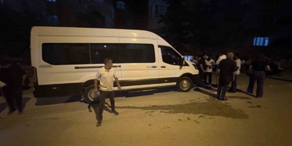 Kastamonu'da minibüsün altında kalan çocuk hastaneye kaldırıldı