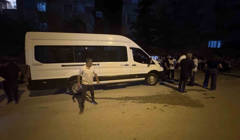 Kastamonu'da minibüsün altında kalan çocuk hastaneye kaldırıldı