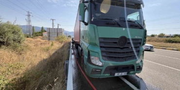 Kastamonu'da tırın dorsesinde yangın itfaiye tarafından söndürüldü