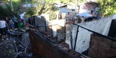 Kastamonu'da yangında piknik tüpleri patladı, iki ev kullanılamaz hale geldi