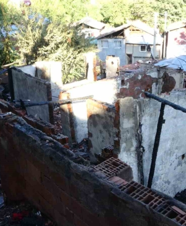 Kastamonu'da yangında piknik tüpleri patladı, iki ev kullanılamaz hale geldi