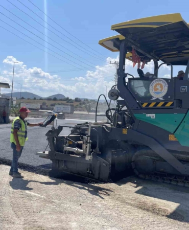 Kavak Devlet Hastanesi yolu sıcak asfaltla yenileniyor