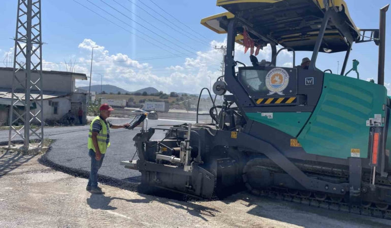 Kavak Devlet Hastanesi yolu sıcak asfaltla yenileniyor