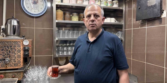 Kayseri'de 43 yıldır çay demleyen Rasim Kuş'un hikayesi