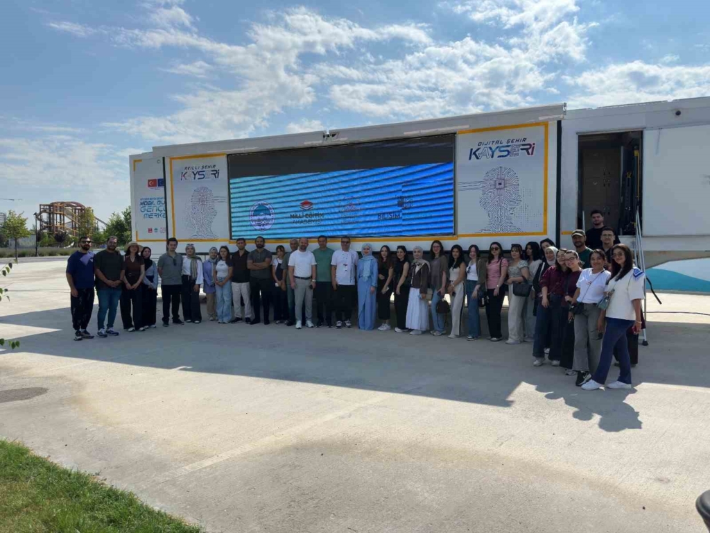 Kayseri'de 500'den fazla öğretmen adayı teknoloji eğitimi alıyor