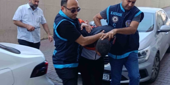 Kayseri'de misafirini bıçaklayarak öldüren şüpheli adliyeye sevk edildi
