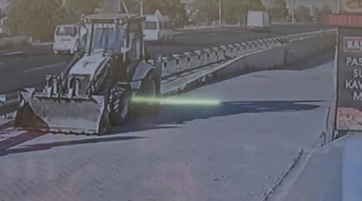 Kayseri'de yolcu otobüsü devrildi: 1 ölü, 24 yaralı