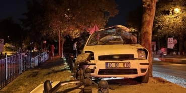 KAZADA VEFAT EDEN OĞLUNUN HABERİNE KALBİ DAYANMADI KAZADA VEFAT EDEN GENCİN BABASI ACILI HABERİ DUYUNCA HAYATINI KAYBETTİ EVLADININ ÖLDÜĞÜ KAZAYI ÖĞRENEN BABANIN GEÇİRDİĞİ KALP KRİZİ AYNI YUVAYA İKİNCİ YASI GETİRDİ