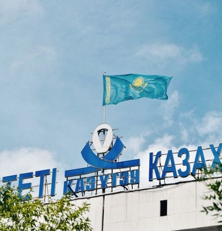 Kazakistan'da 5 parti kurultaya girdi