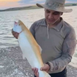Keban Baraj Gölü'nde nadir sarı albino alabalık yakalandı